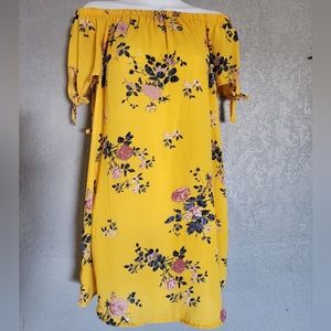 Off The Shouldes yellow Floral Dress Size Small